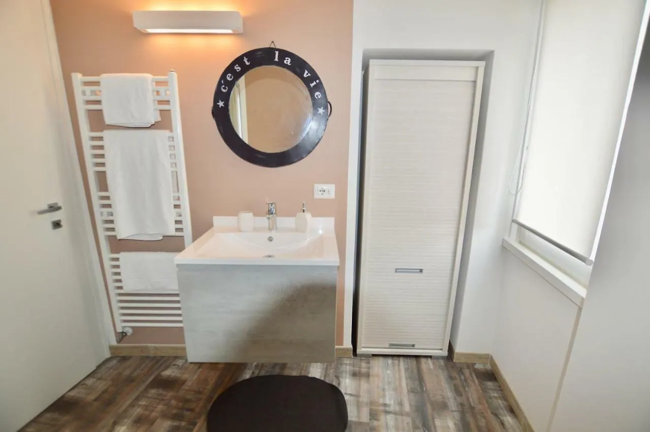 Apartment Ferienwohnung Casa Delle Corti Colico Italien